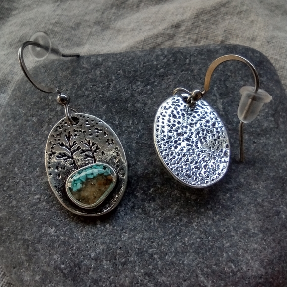 Two Little Trees beautiful earrings - Picture 4 of 4